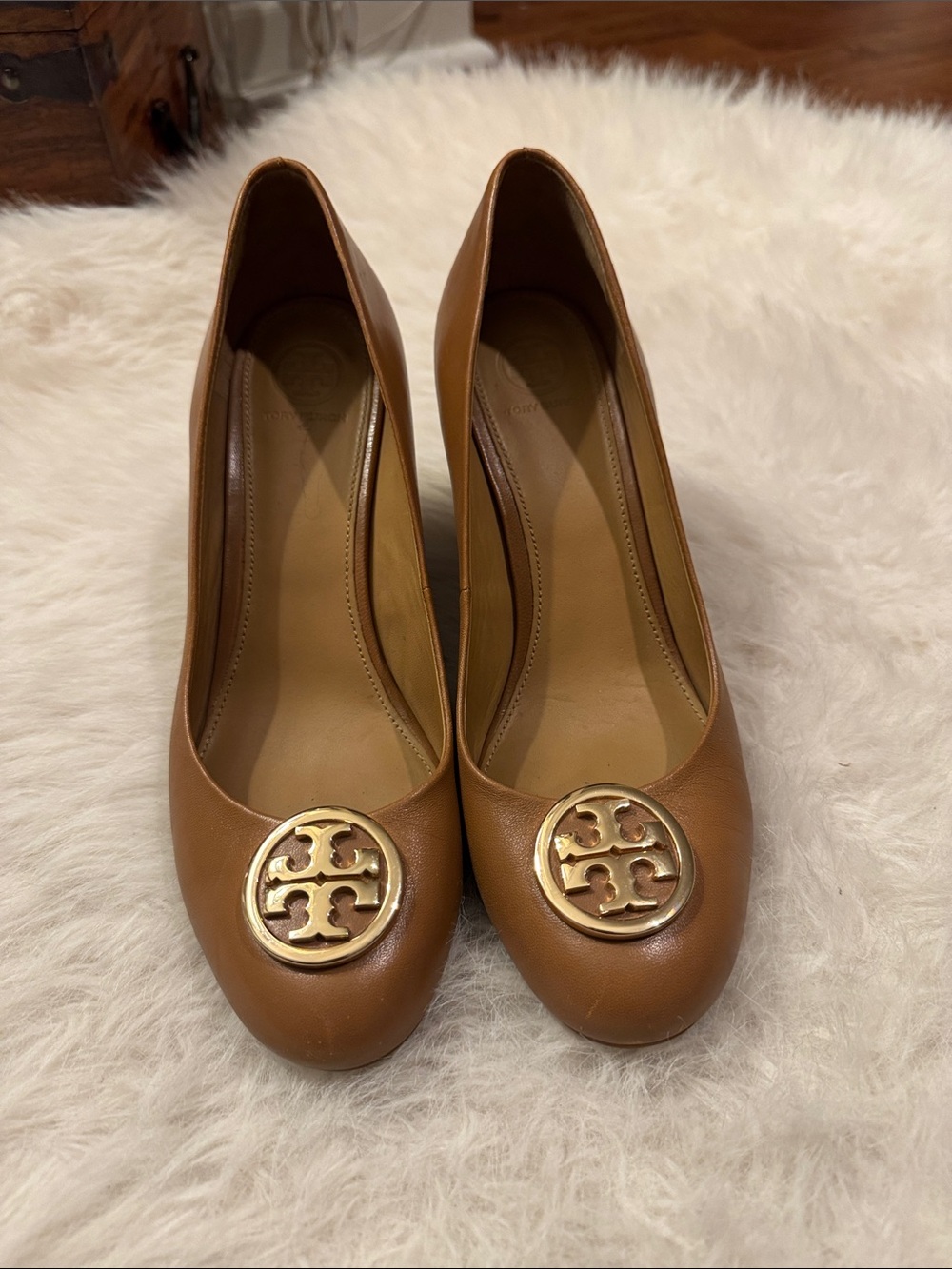 Tory Burch Tan Leather Logo Wedge Shoes Size 8 1/2 pre-owned